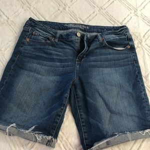 American Eagle Bermuda shorts. Like new. Size 16